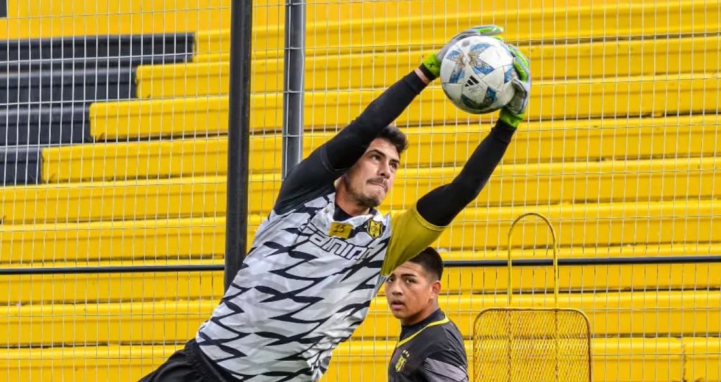 Momentos de extrema tensión durante la práctica de un equipo : se descompensó Mauricio&nbsp;Nievas