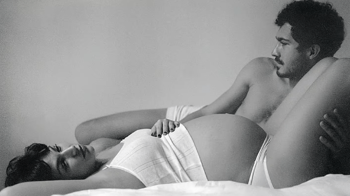 Úrsula Corberó y Chino Darín compartieron un íntimo book de fotos de su&nbsp;embarazo