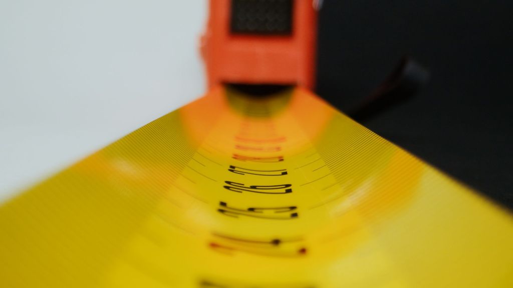 Por qué las cintas metricas tienen numeros en color rojo