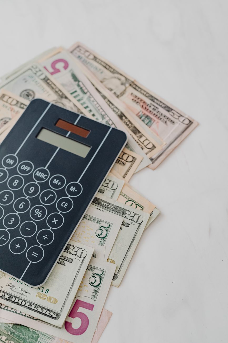 Caida de reservas desafía política de compras moderadas del BCRA